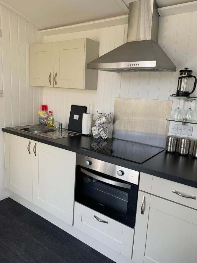 Tides Reach, Deluxe Shepherds Hut 1, 100M From The Beach St Merryn Exterior foto