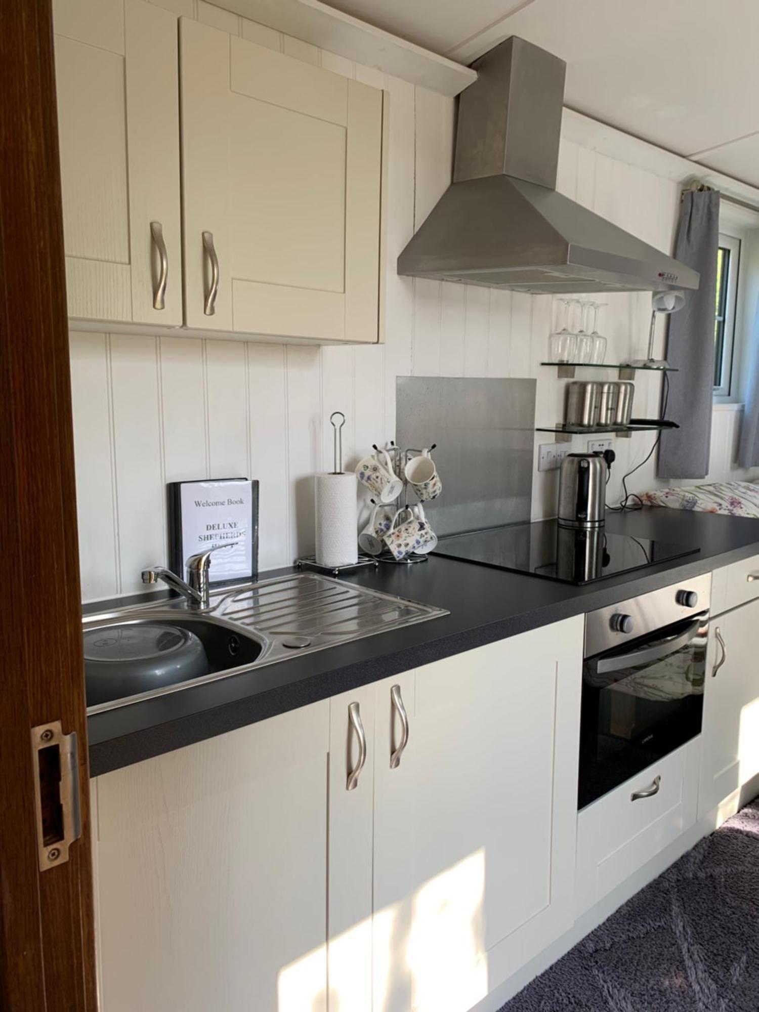 Tides Reach, Deluxe Shepherds Hut 1, 100M From The Beach St Merryn Exterior foto